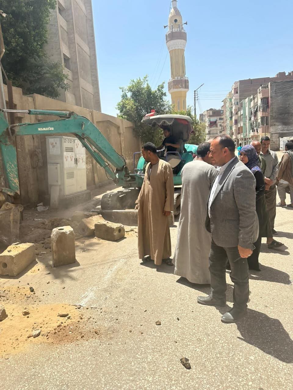 تركيب الإنترلوك في شوارع نجع حمادي