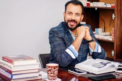 الدكتور محمود عنان