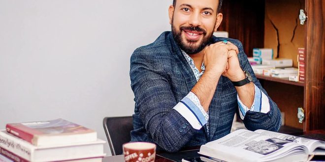 الدكتور محمود عنان