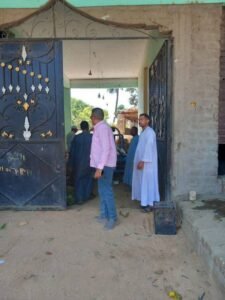 إزالة فورية لشوادر الخضار والفاكهة في نجع حمادي