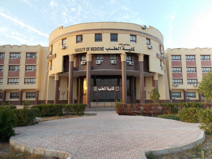 كلية الطب بجامعة قنا