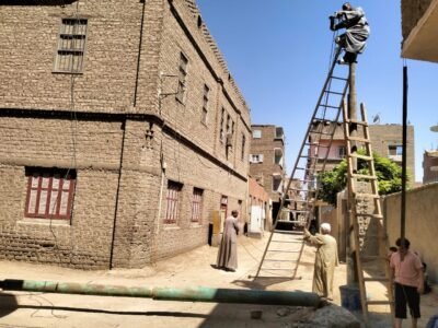 إزالة عمود إنارة آيل للسقوط بالشرقي بهجورة