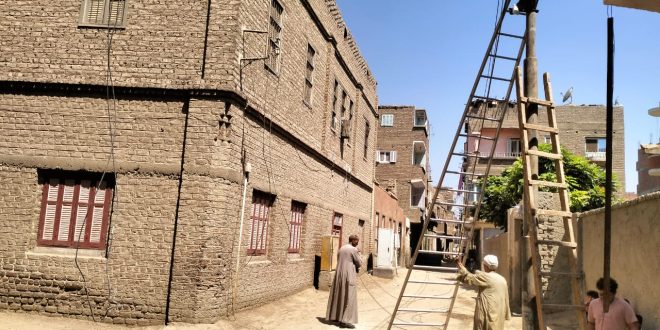 إزالة عمود إنارة آيل للسقوط بالشرقي بهجورة