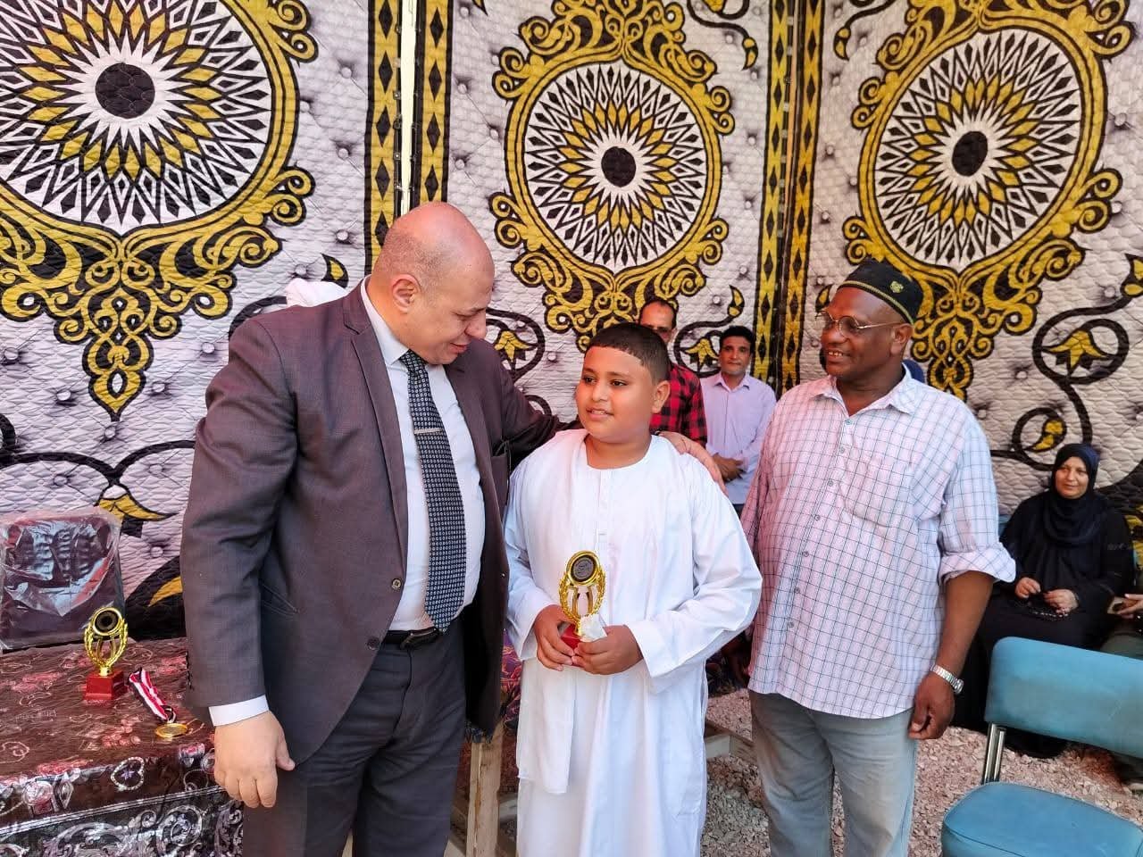 تكريم المشاركين في الأسبوع الرياضي والفني بمدرسة أبو حزام الإعدادية