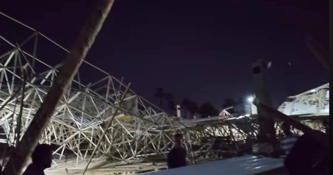 سقوط مظلة سيارات بموقف نجع حمادي الجديد