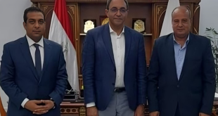 محافظ قنا