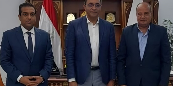 محافظ قنا