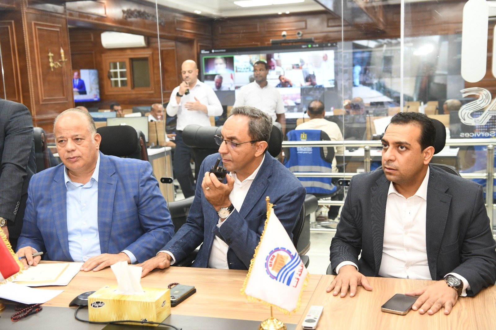 محافظ قنا يتابع غلق اللجان اليوم الثاني لانتخابات مجلس الشيوخ