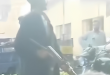 شخص يطلق النار من سلاح آلي داخل سوق في دشنا