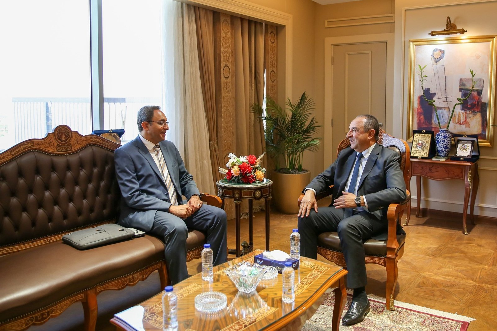 وزير قطاع الاعمال العام مع محافظ قنا