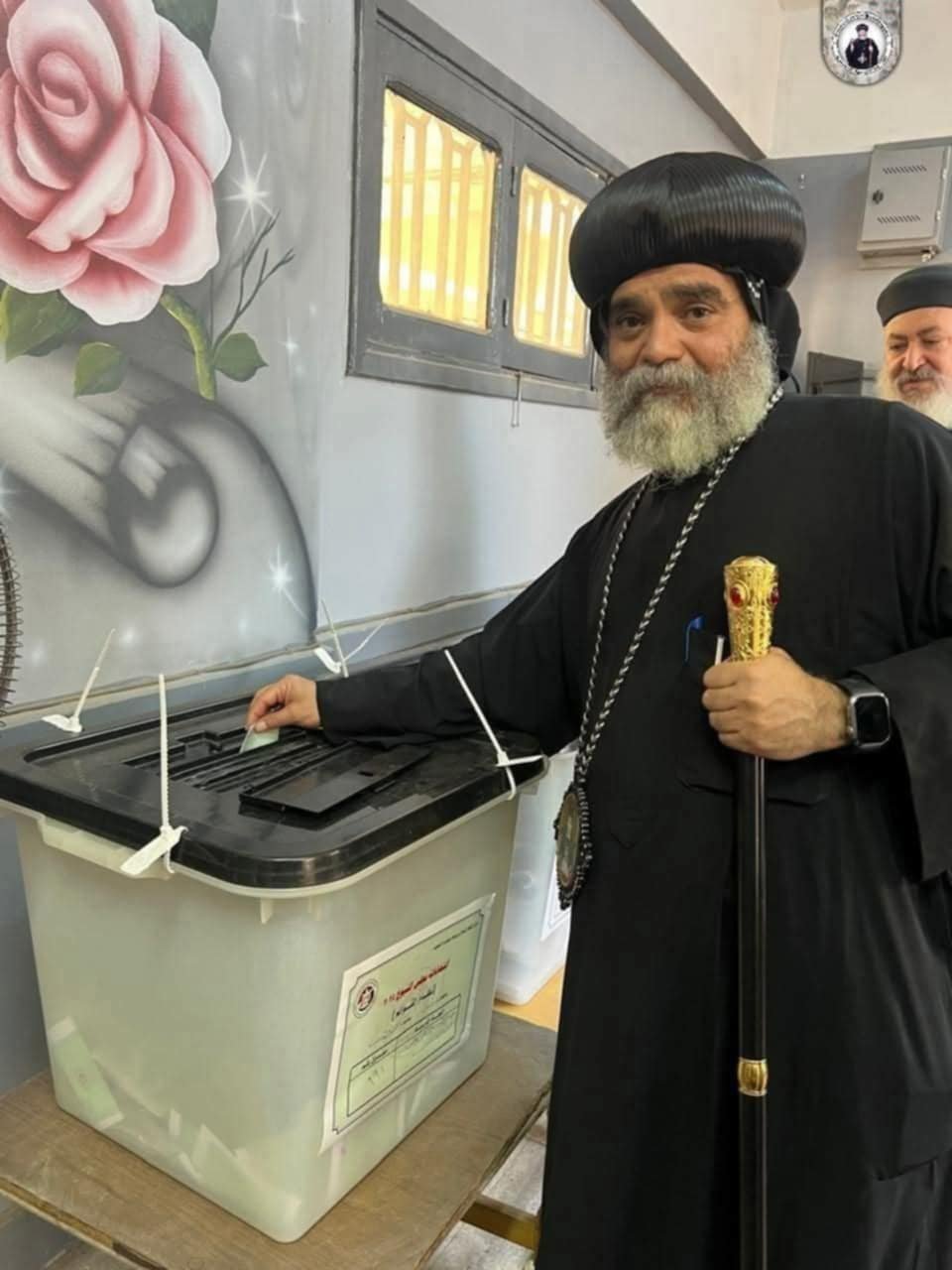 الأنبا بضابا يُدلي بصوته في انتخابات مجلس الشيوخ