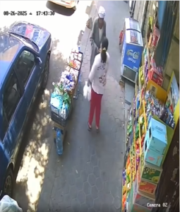 الطفلة