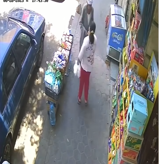 الطفلة
