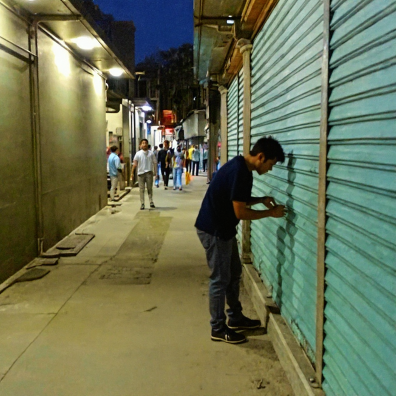 فتح وغلق المحال التجارية