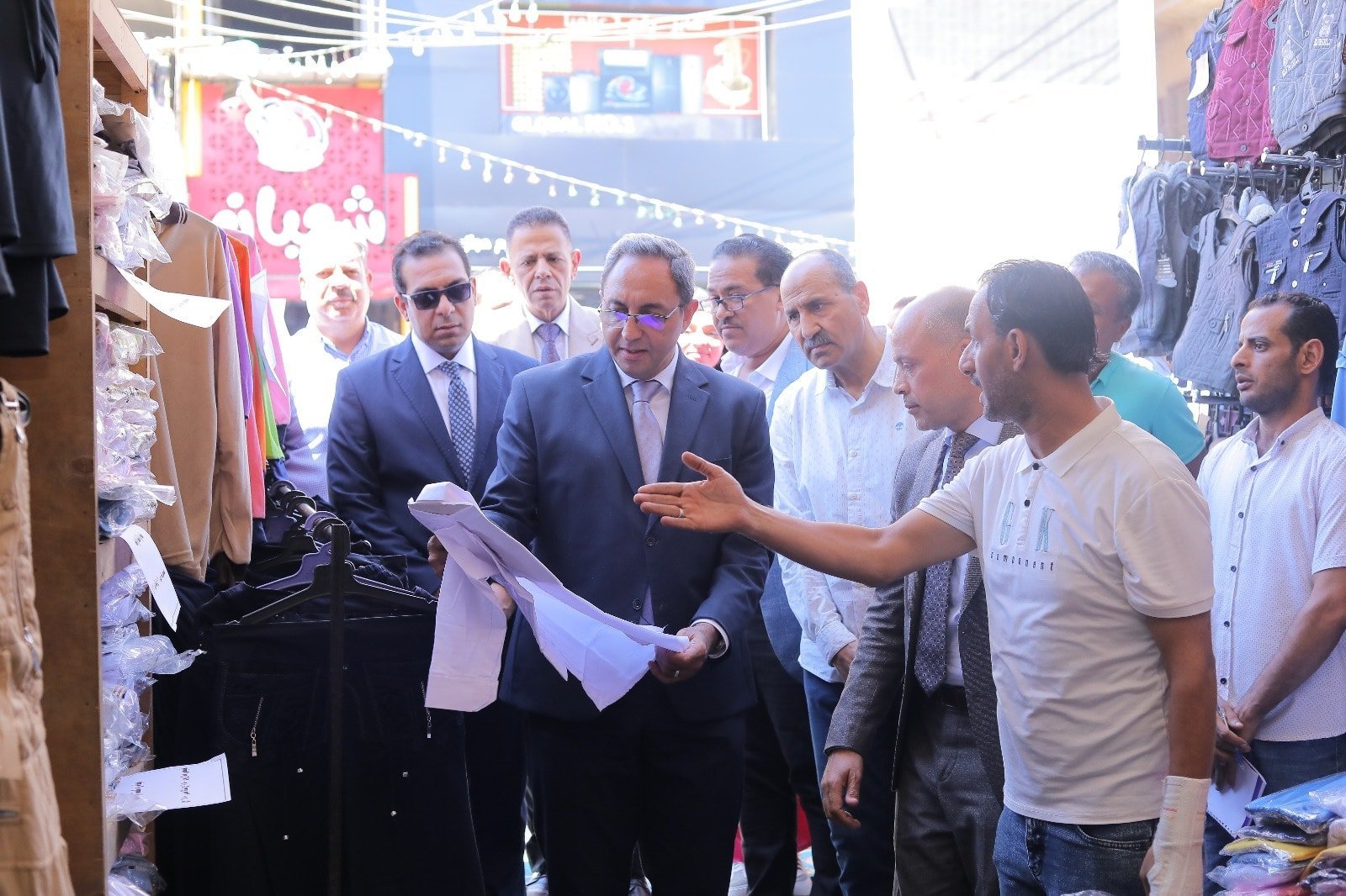 محافظ قنا يفتتح معرض أهلا مدارس