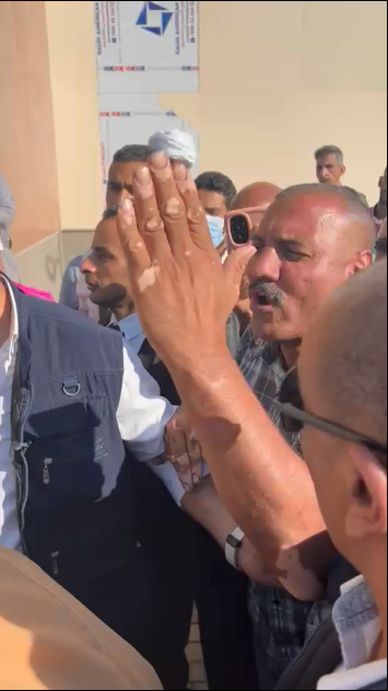 مواطن يستقبل وزير الصحة في أبوتشت