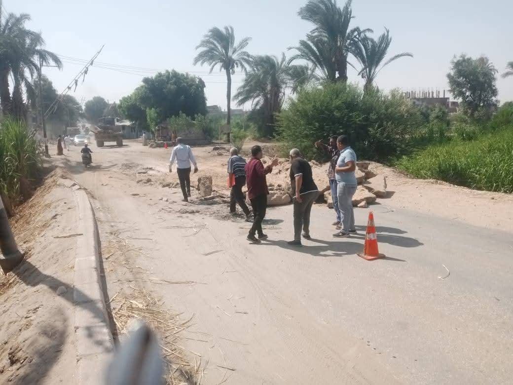 إعادة رصف طريق «المفارق – كمين الرمل»