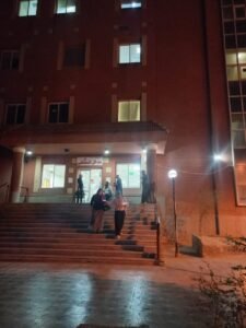 تشغيل التيار الكهربائي بمستشفى قفط التخصصي،