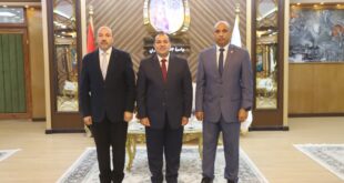 رئيس جامعة جنوب الوادي يهنئ الدكتور أشرف موسى