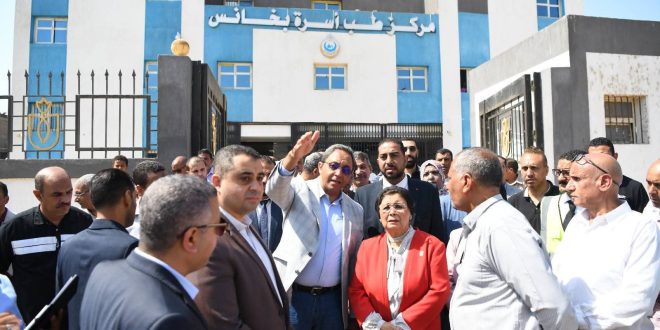 محافظ قنا ونائب وزير الصحة