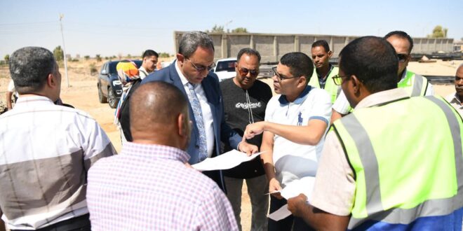 محافظ قنا يتفقد مشروع شادر الأربعين