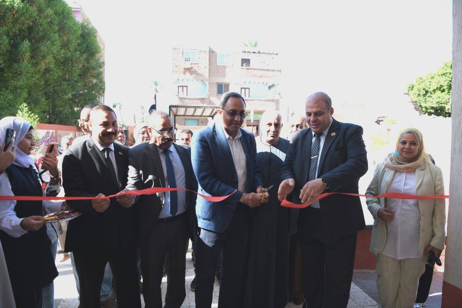 محافظ قنا يفتتح مدرسة الترامسة الإعدادية