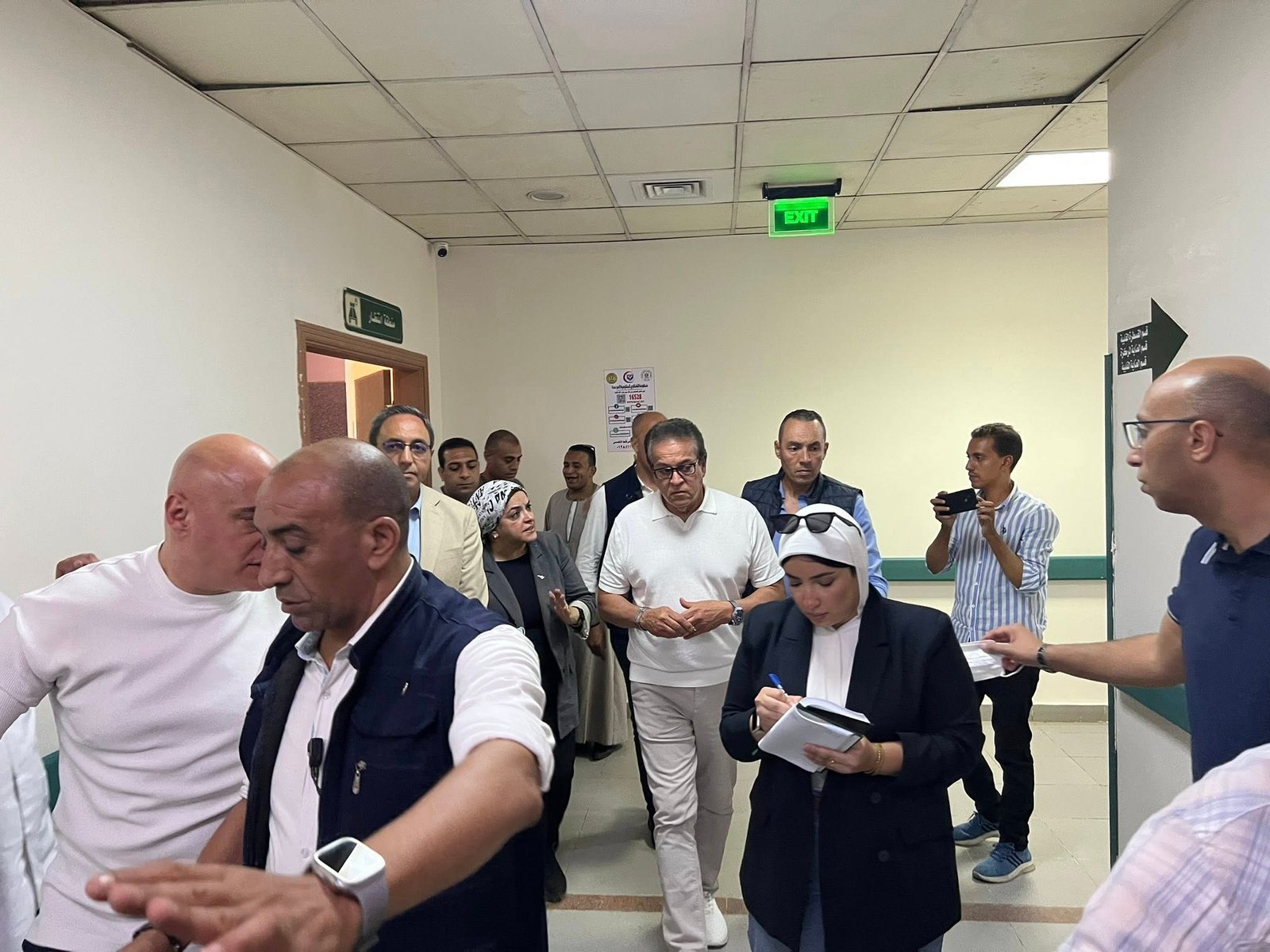 وزير الصحة ومحافظ قنا يتفقدان مستشفى قفط