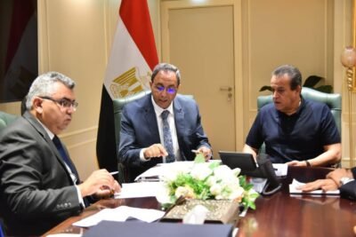 وزير الصحة ومحافظ قنا