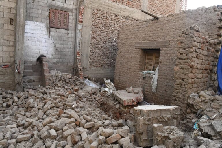 انهيار منزل _ ارشيفية