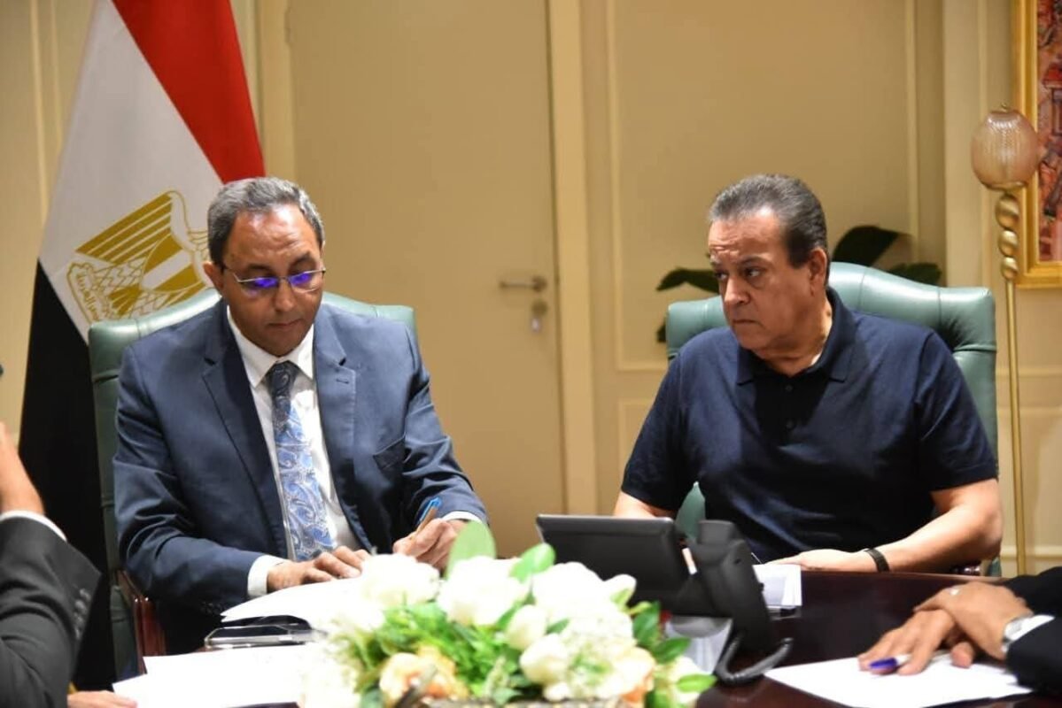 اجتماع وزير الصحة ومحافظ قنا