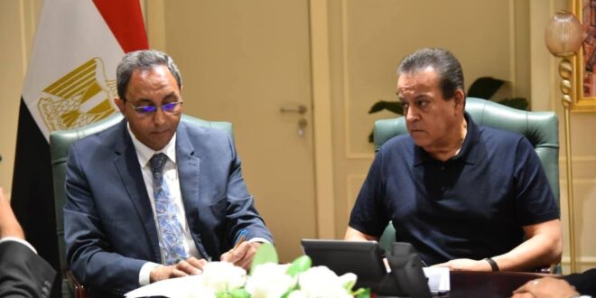اجتماع وزير الصحة ومحافظ قنا