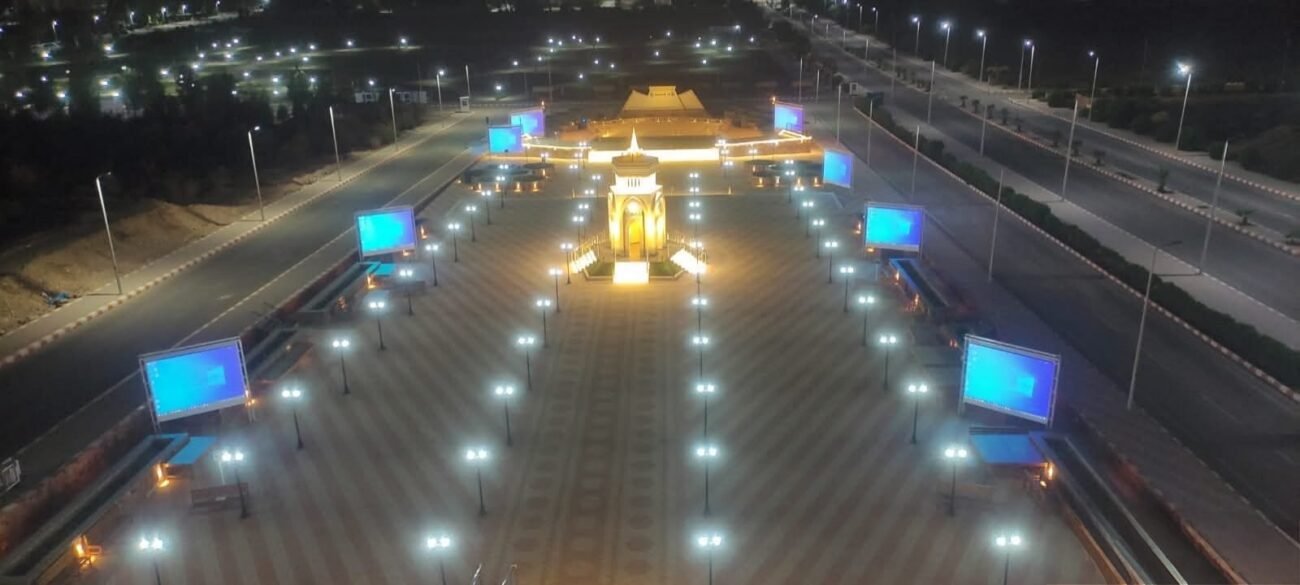 ساحة جامعة قنا