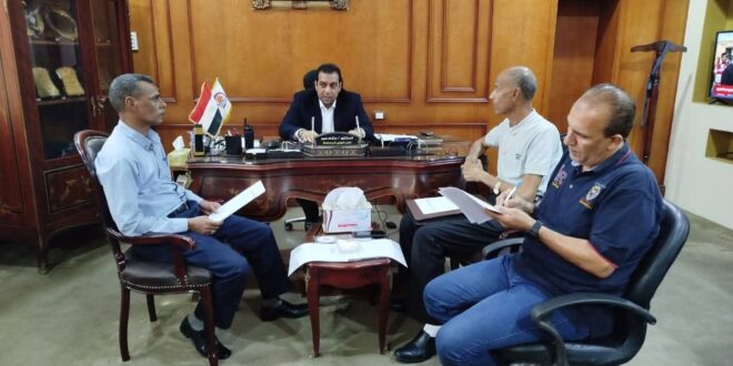 نائب محافظ قنا يبحث تطوير منظومة التدريب