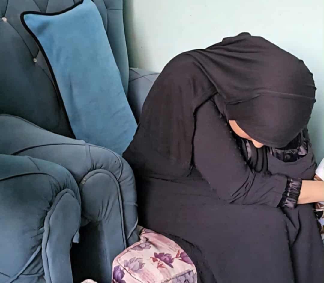 والدة الطفلة منى