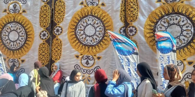 طوابير نسائية أمام لجنة المعهد الديني بقنا