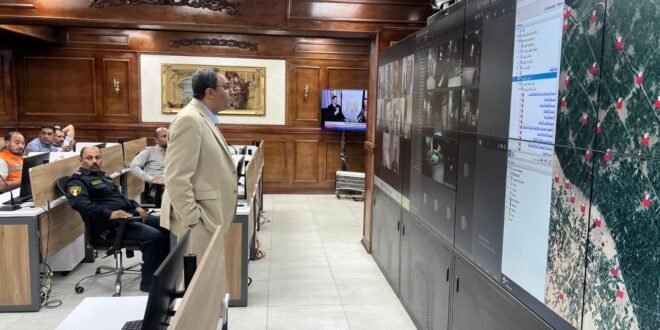 محافظ قنا يطمئن على انتظام الانتخابات في يومها الأول