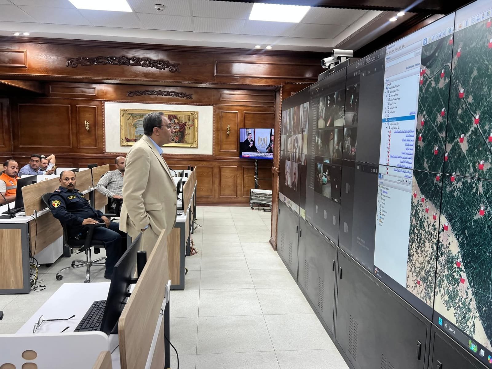 محافظ قنا يطمئن على انتظام الانتخابات في يومها الأول