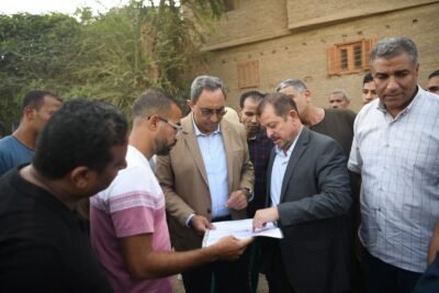 محافظ قنا يتفقد مزلقان العيايشا