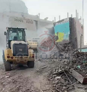 إخلاء منزلين بقرية القصر