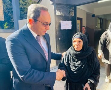 محافظ قنا يتفقد لجان الانتخابات