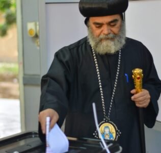 الأنبا يضابا يدلي بصوته في انتخابات مجلس النواب