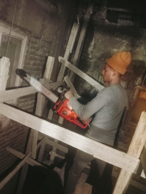 إزالة فورية لشدة خشبية مخالفة بنجع حمادي