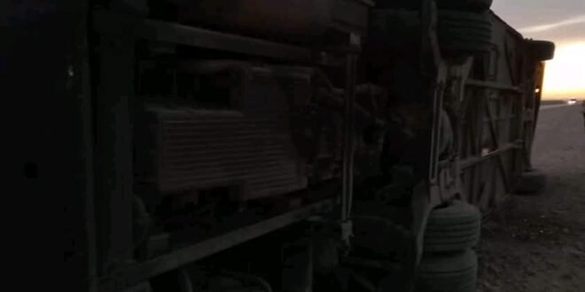 انقلاب أتوبيس ركاب بطريق "قنا–سوهاج"