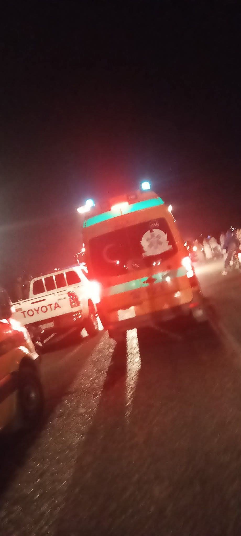 انقلاب ميكروباص داخل ترعة بقرية الجبلاو بقنا