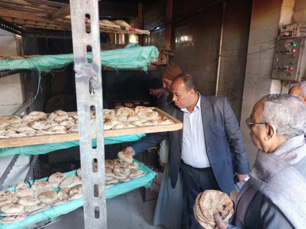 حسين الزمقان يتفقد المخابز بنجع حمادي