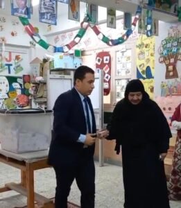 رئيس لجنة يساند سيدة بقنا