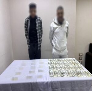 ضبط شخصين يجمعان بطاقات مواطنين بقنا