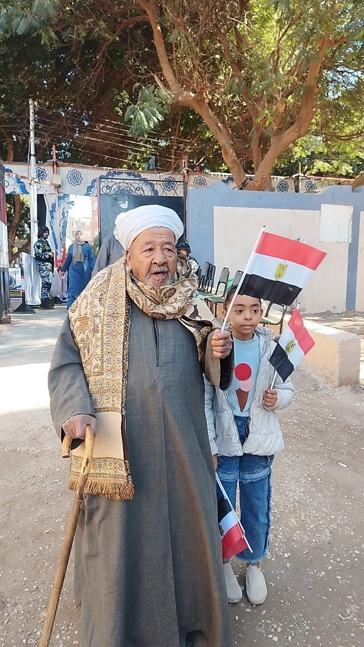 مفتش سابق بالأزهر وحفيدته