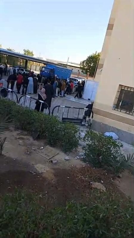 لحظة استلام جثمان المستشارة سهام صبري