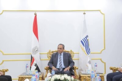 محافظ قنا خلال لقاء وفد وزارة العدل